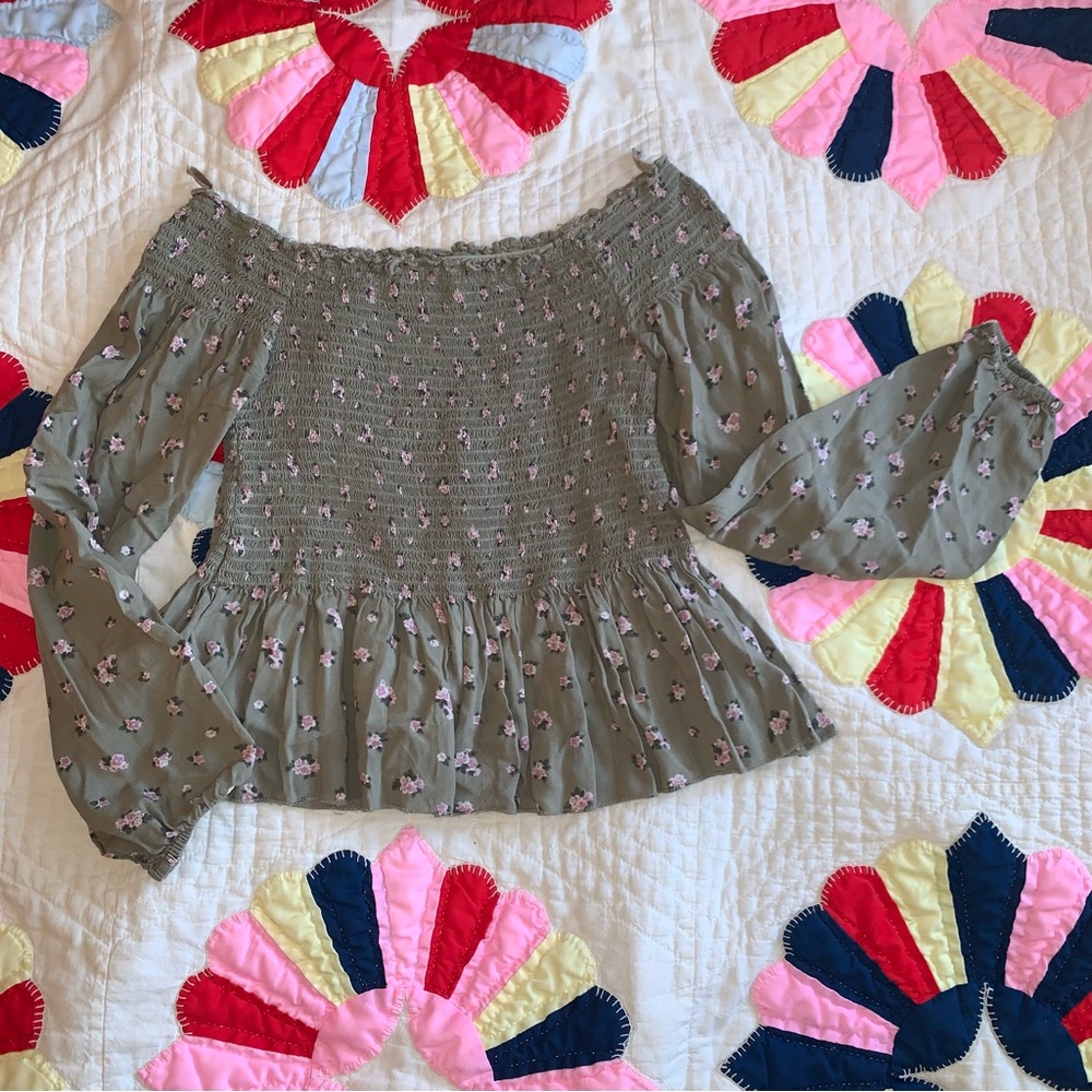 5/$15 Japna smocked green long sleeve top floral pattern m